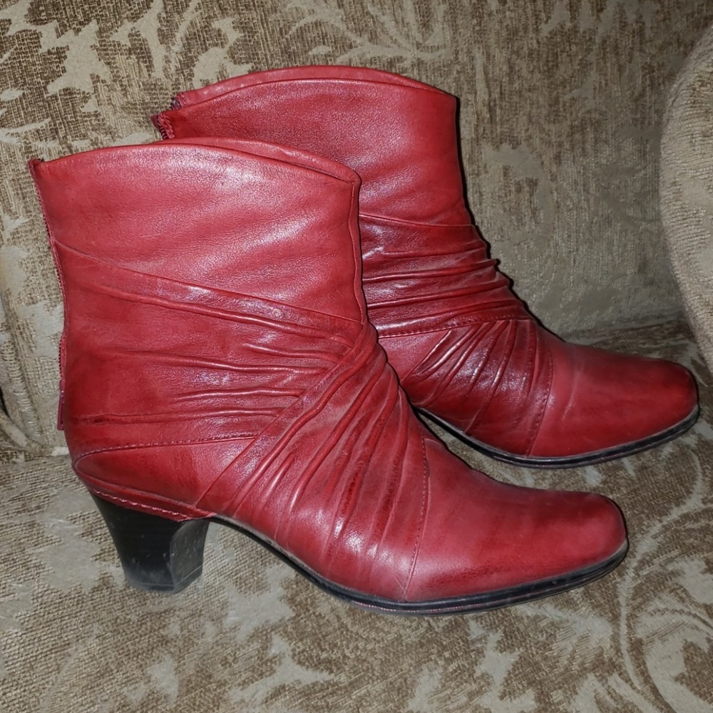 Cobb Hill Rockport Red Leather Booties 9w